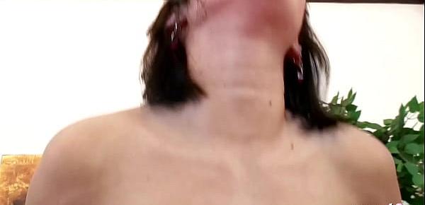 Versautes 18 Jahre junges Teen - POV Porno mit alten Typen gedreht